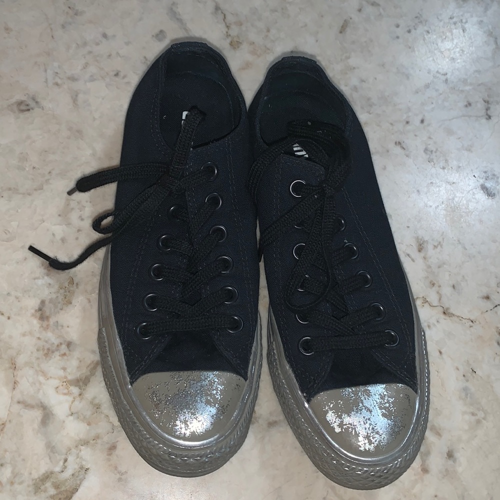 Black and silver Converse size 6.5